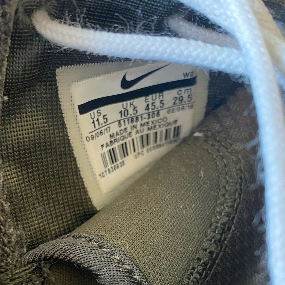 Nike Roche - 11.5 - Picture 7 of 7